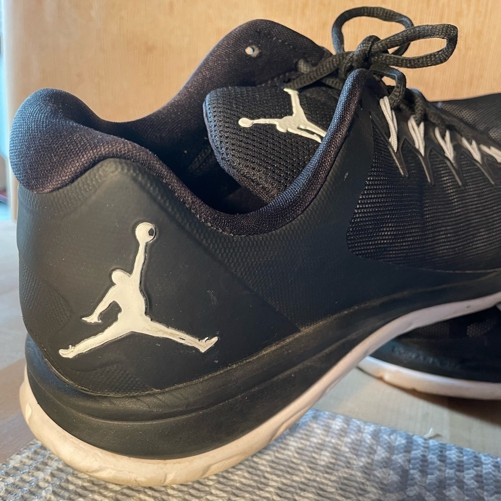 Nike Jordan Men's Flight Runner 2 Black and White Athletic Sneakers